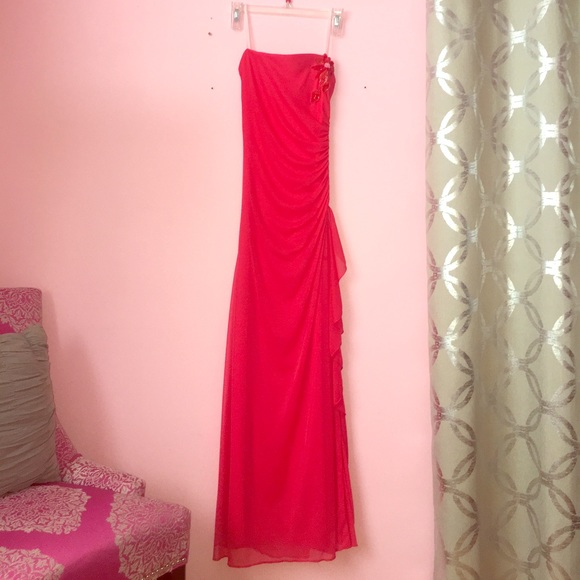 Coral strapless gown with flower beading - Picture 2 of 4