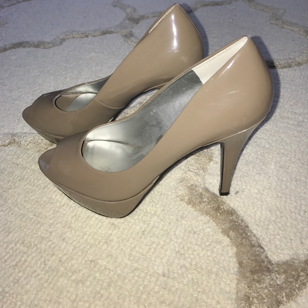 Tan GUESS pumps