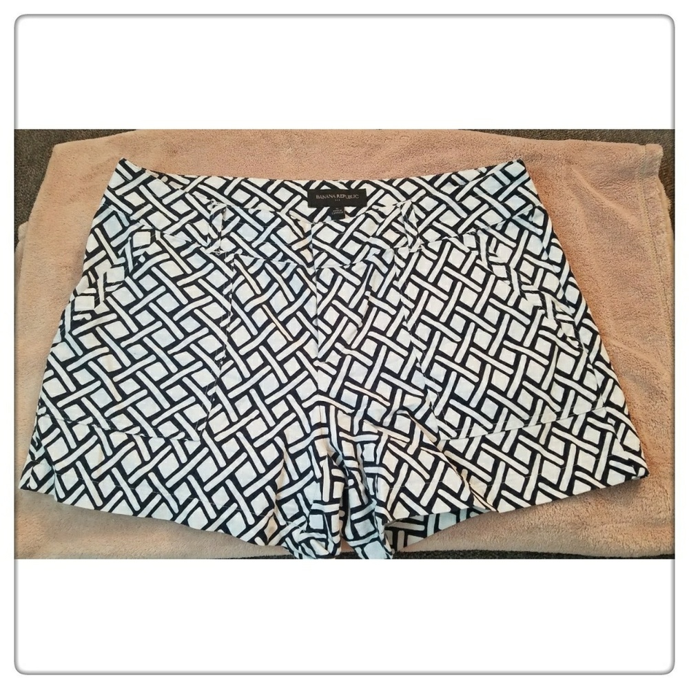 Banana Republic Shorts Navy / White