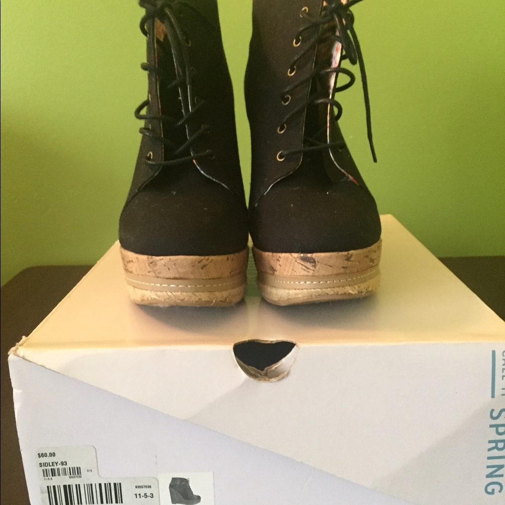 Black booties Call it Spring