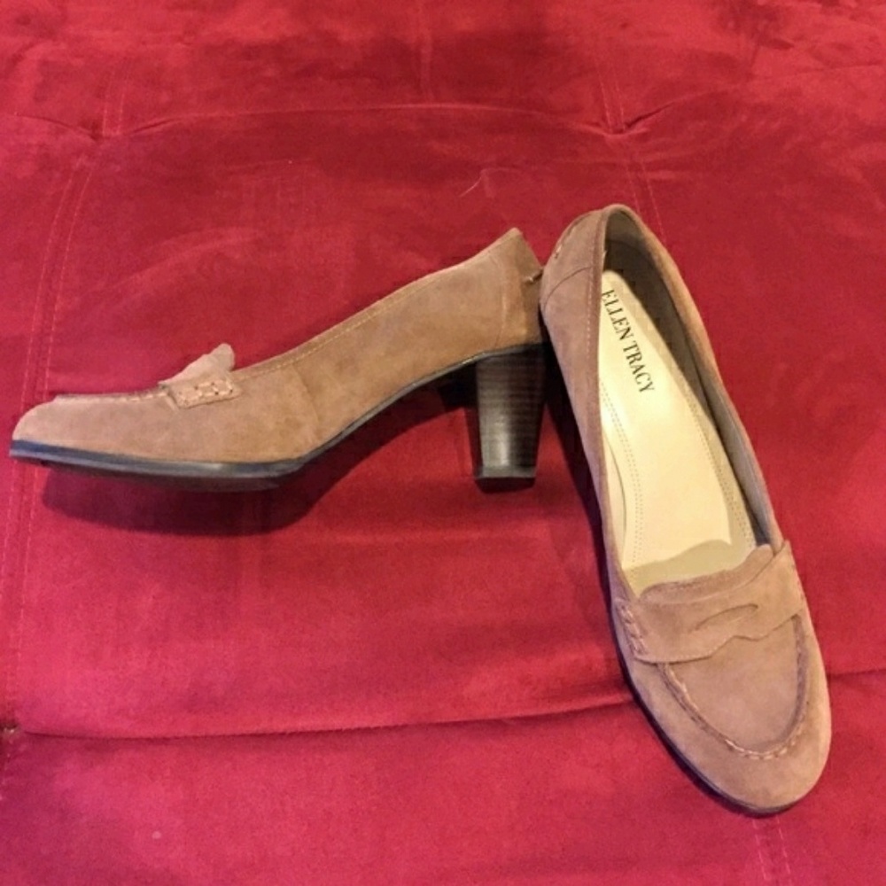 Ellen Tracy mid heeled suede shoes 8.5