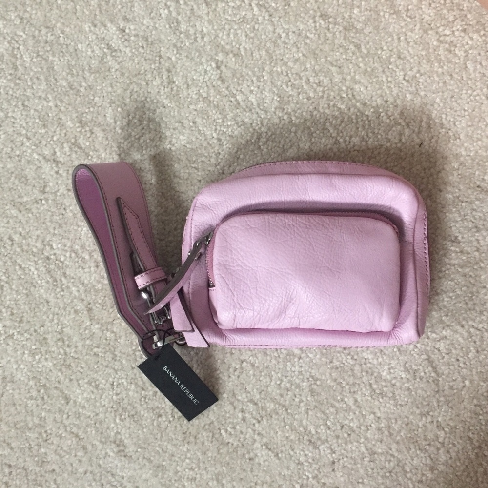 BANANA REPUBLIC wristlet