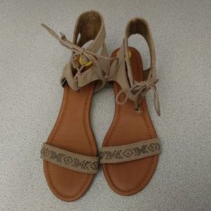 New Minnetonka suede sandals size 6