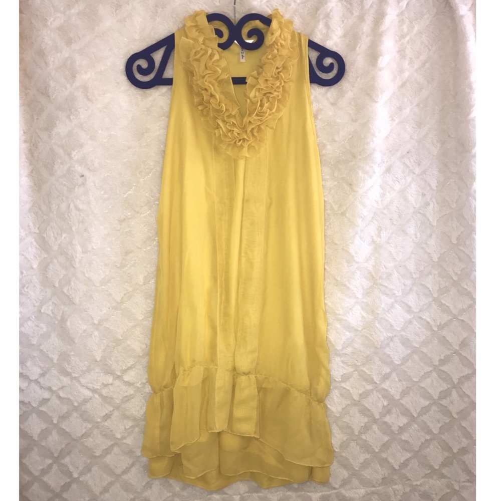 Yellow ruffled tunic. Perfect for leggings.