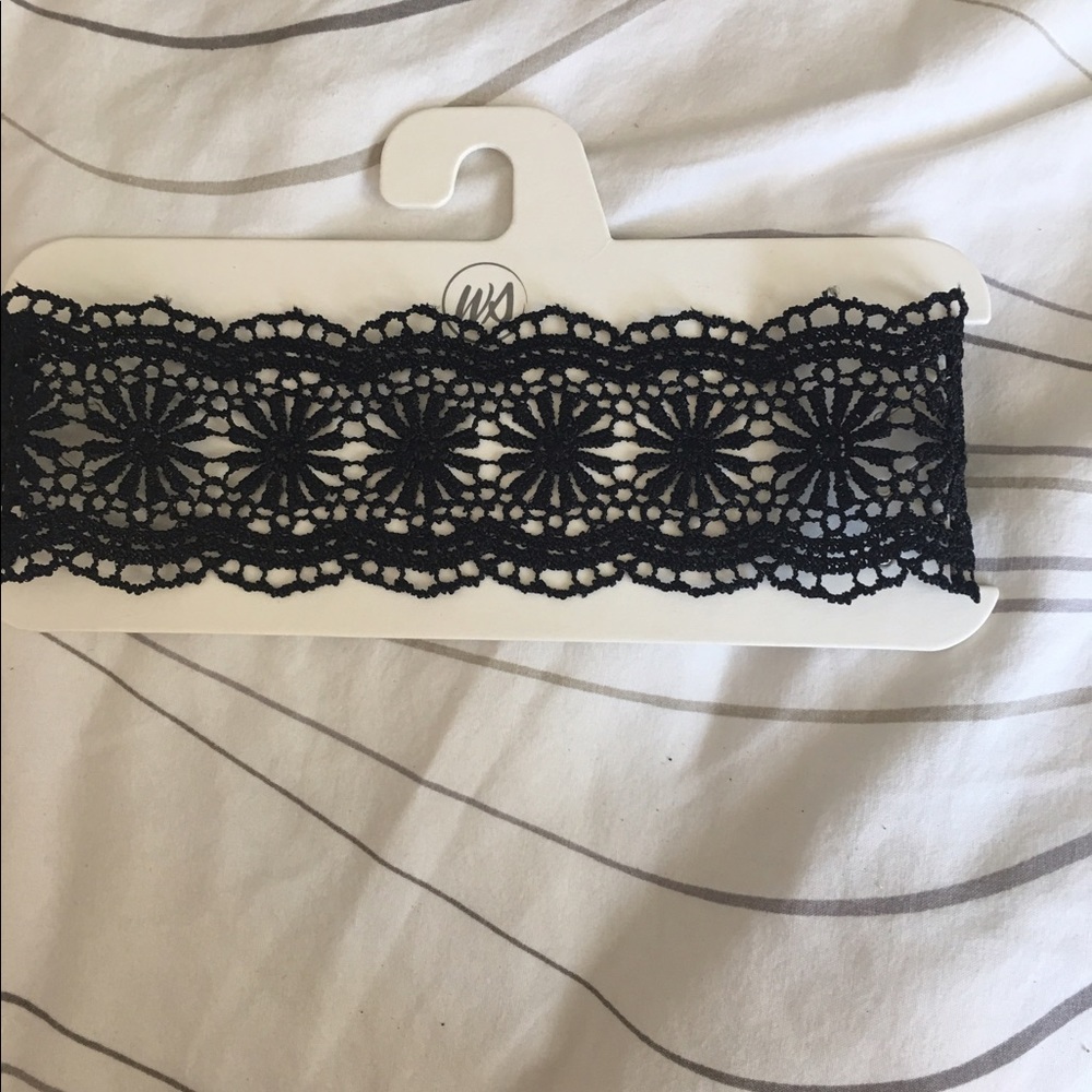 Black lace choker