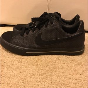 NIKE low top size 11