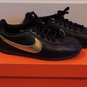 Nike Cortez size 6