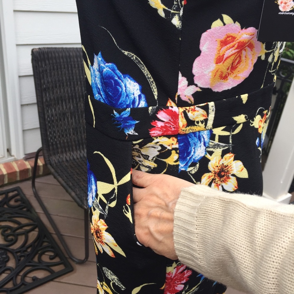 NAVY FLORAL JUMPSUIT W/POCKETS&TIE - Picture 4 of 7