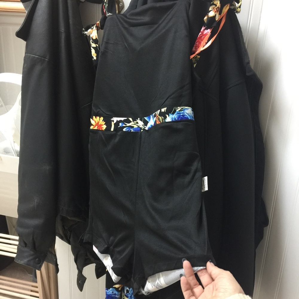 NAVY FLORAL JUMPSUIT W/POCKETS&TIE - Picture 5 of 7