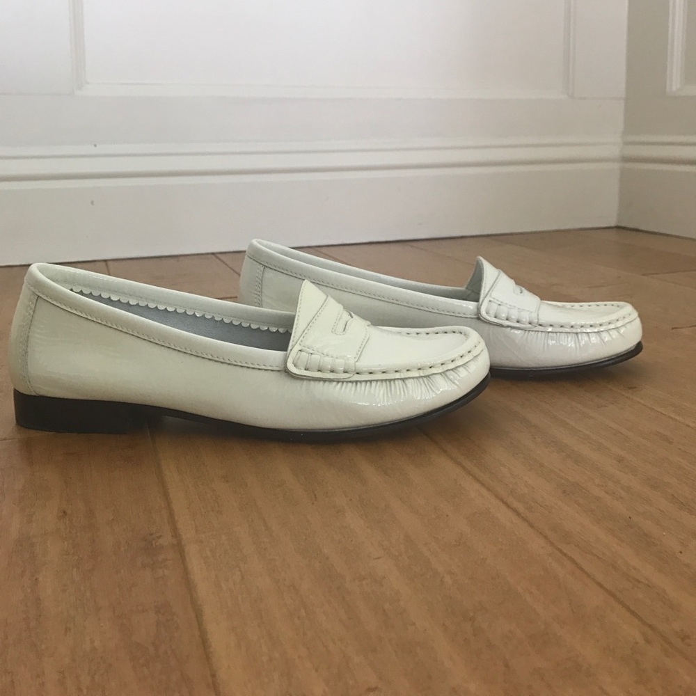 Cream, all leather Penny Loafer