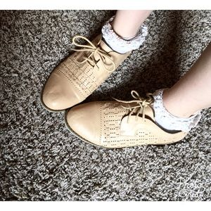 Create saddle Oxford shoes