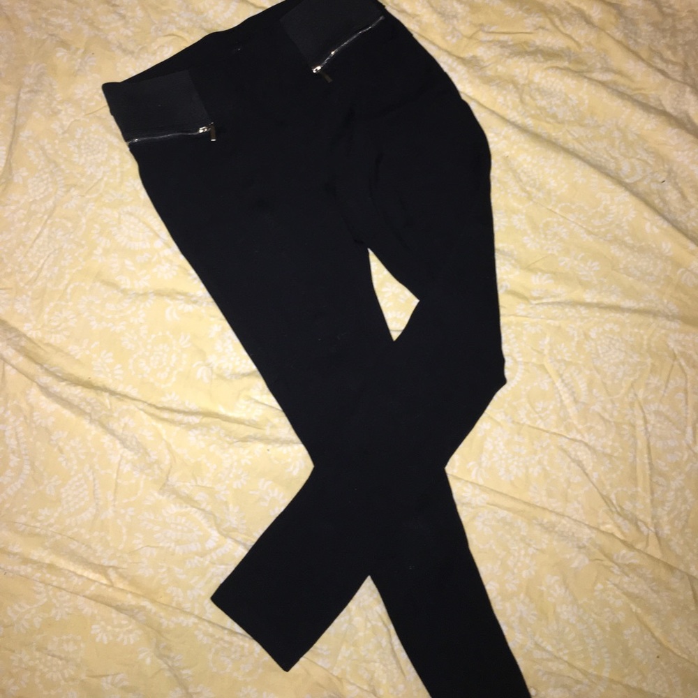 Black & Navy Blue high waisted leggings.