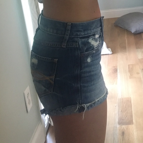 A&F mid to high rise denim shorts - Picture 3 of 6