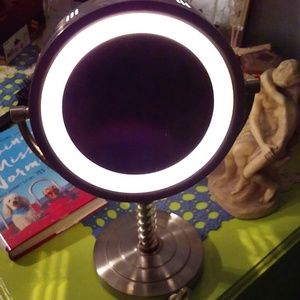 Lighted magnify mirror