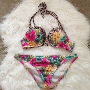 ✨Victoria's Secret Push up 2 piece baiting Suit🌺✨