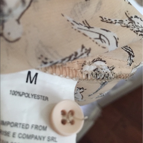 Adorable summer button up - Picture 4 of 4