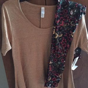 Small perfect Tee with OS leggings
