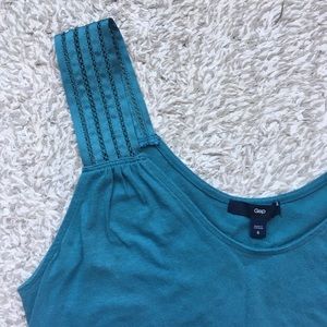 NWOT Small Turquoise Sleveless Gap Blouse