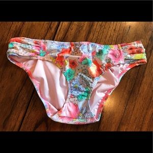 NWOT Victoria's Secret bikini bottom L