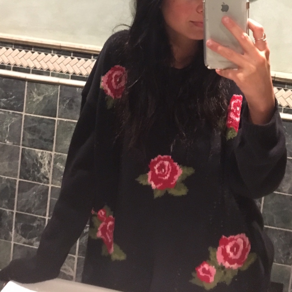 vintage rose sweater🌹