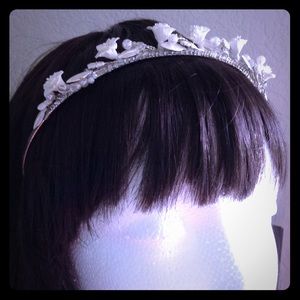 🆕NWT Tiara with flowers and pearls - so pretty!