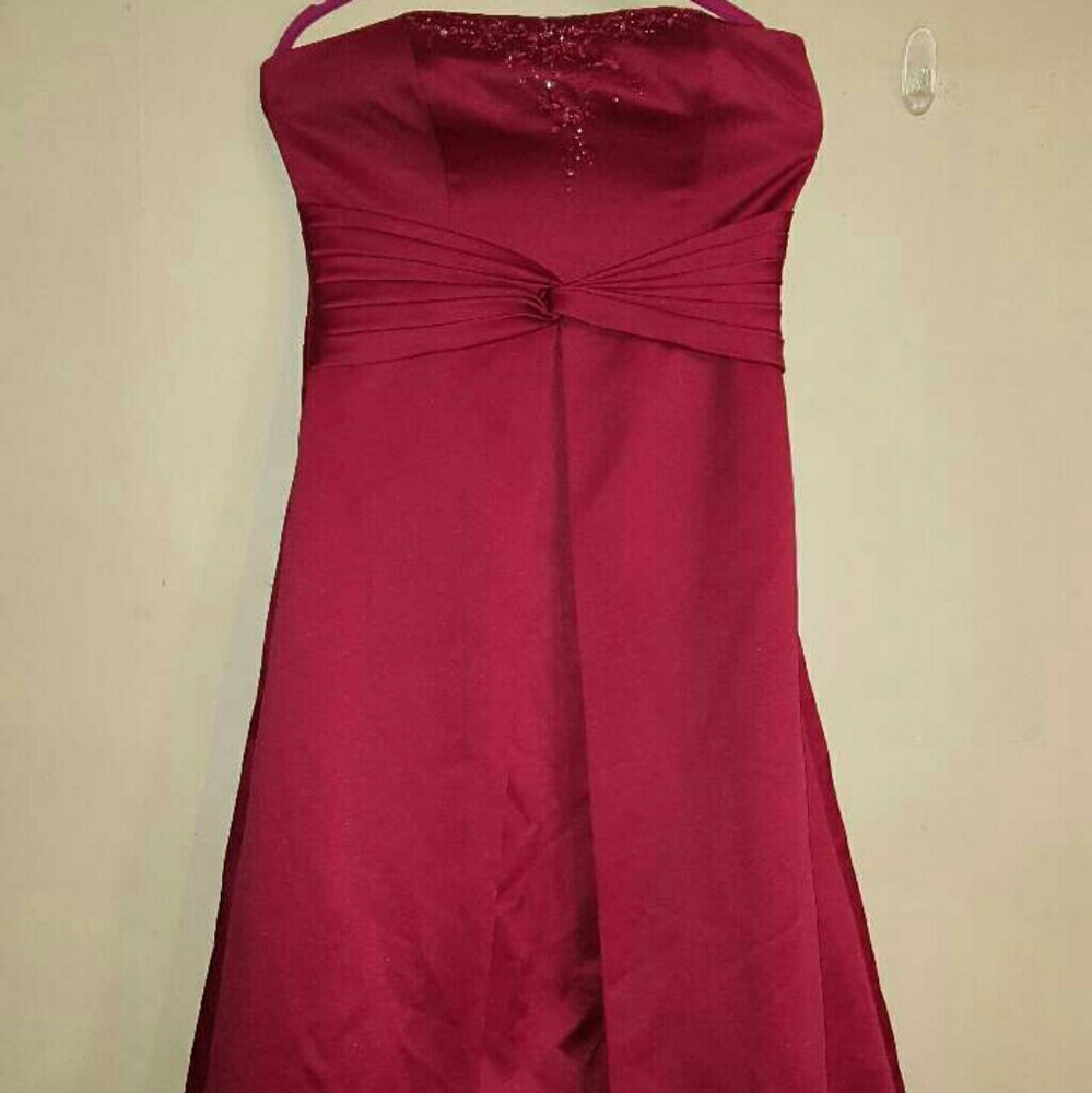Stunning 3/4 length red dress