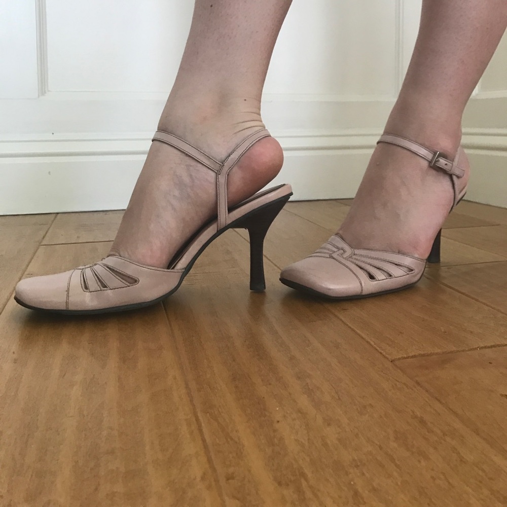 Retro rose hued 50's style heel