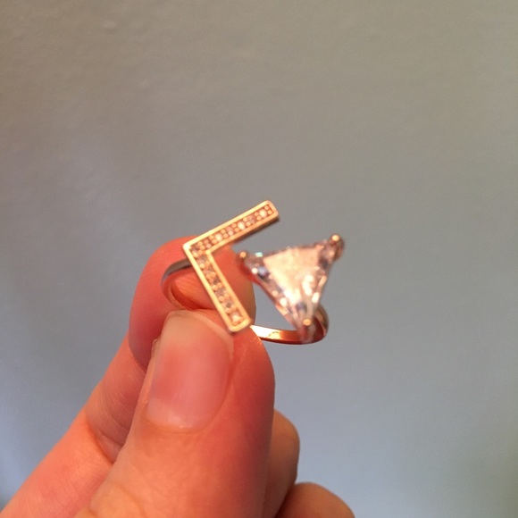 Triangle CZ Stone Trendy Ring. - Picture 4 of 4