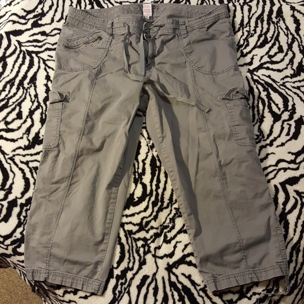 🌞FINAL PRICE🌞Gray Cargo Capris