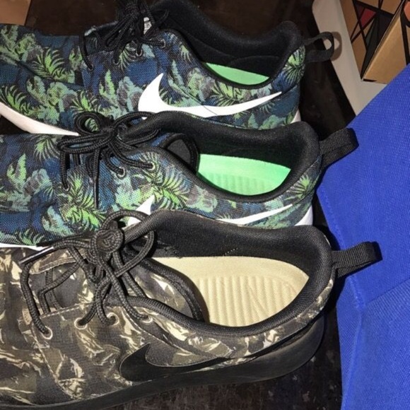 2 pairs of Nike Roshe - Picture 1 of 1