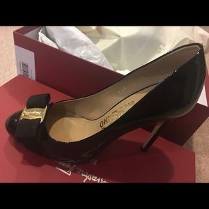 Ferragamo Rilly Black Patented Leather shoe Sz 6,