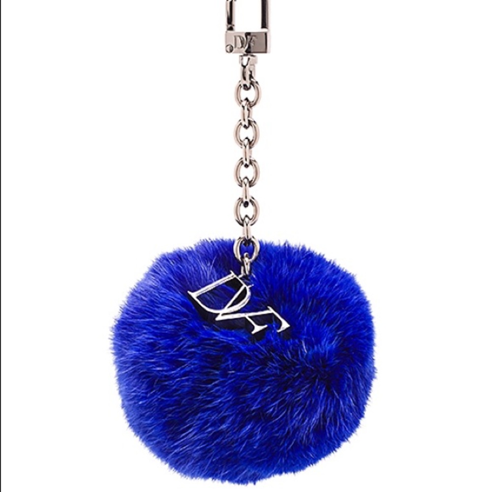 DVF keychain pouf
