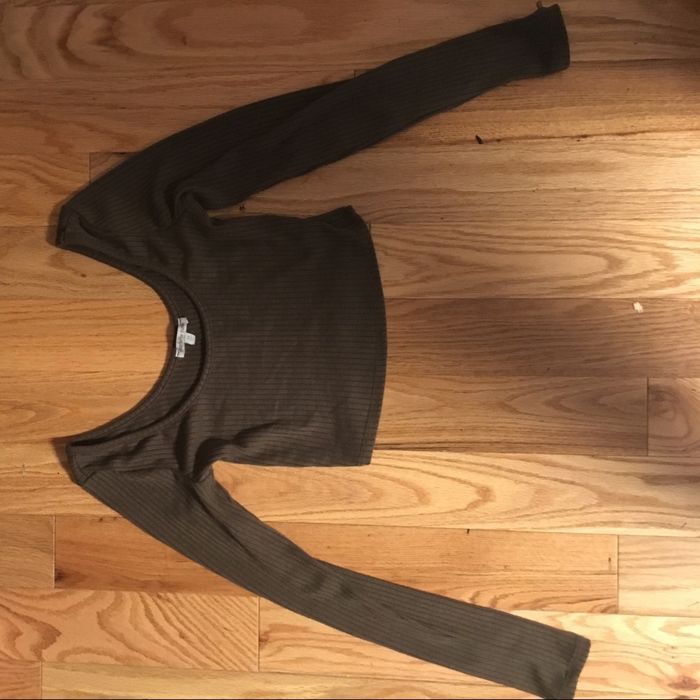 green long sleeve crop top