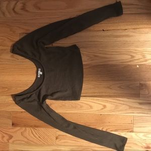 green long sleeve crop top