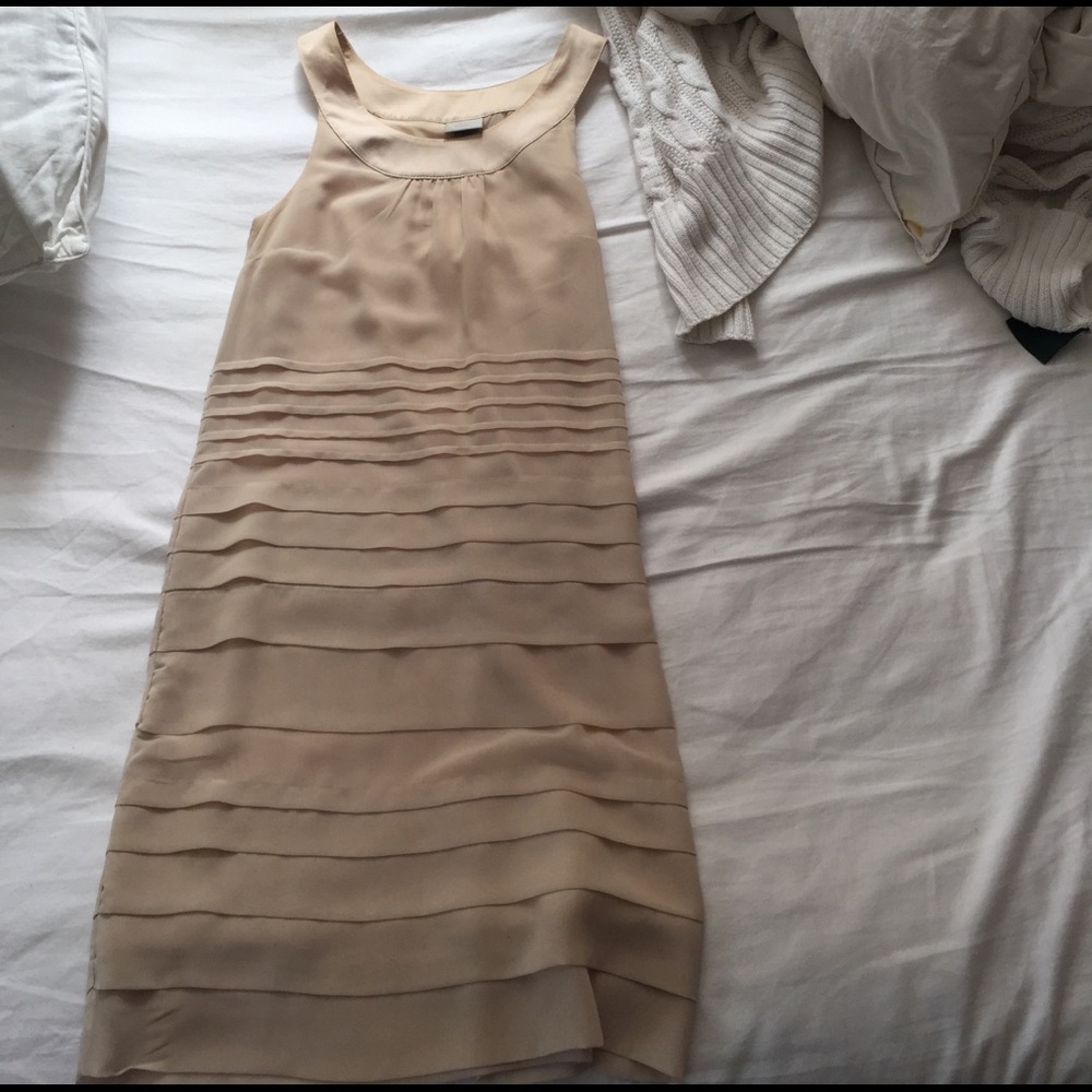 Classic light H&M dress