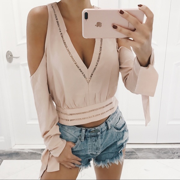 SOLD OUT ❌ Gretchen Blouse - Picture 3 of 6