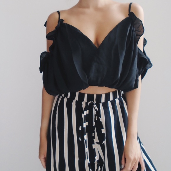 SOLD OUT ✖️ Diana Ruffled Crop Top - Picture 3 of 5