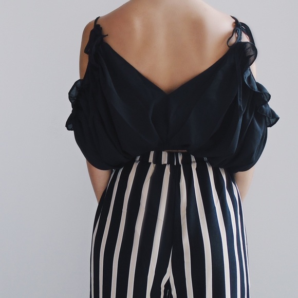 SOLD OUT ✖️ Diana Ruffled Crop Top - Picture 4 of 5