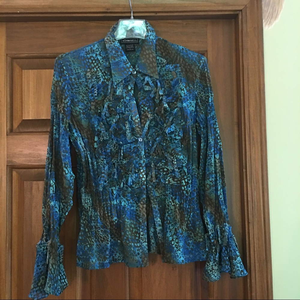 Gorgeous highly detailed blouse