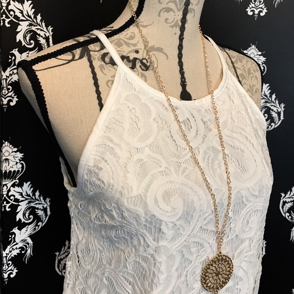 NWT! 🍀 Gorgeous White Lace Tank W/Necklace! - Picture 3 of 4