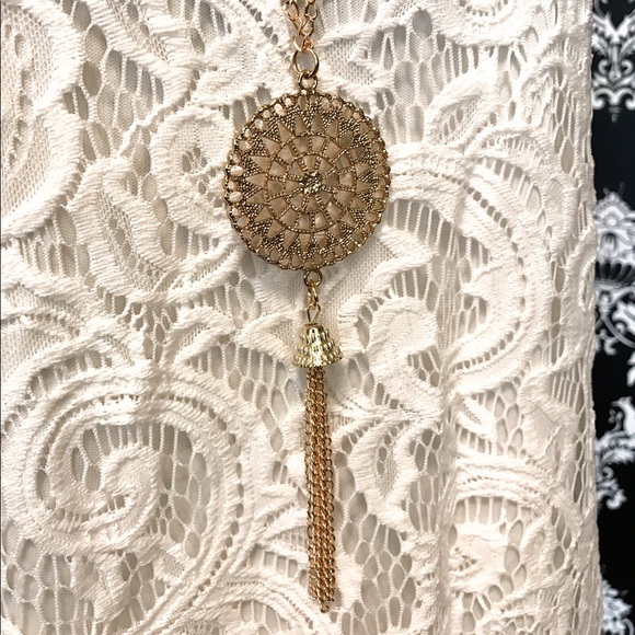 NWT! 🍀 Gorgeous White Lace Tank W/Necklace! - Picture 4 of 4