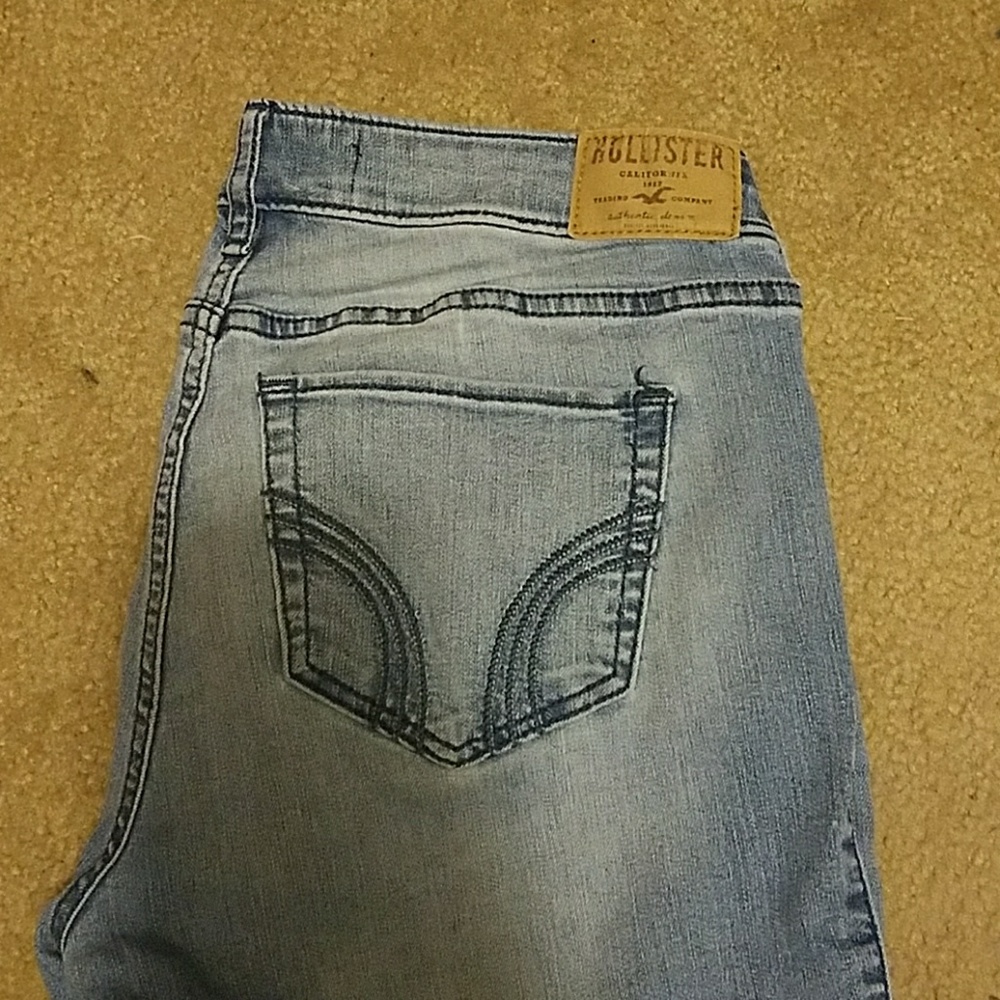 Hollister 9r distressed jeans