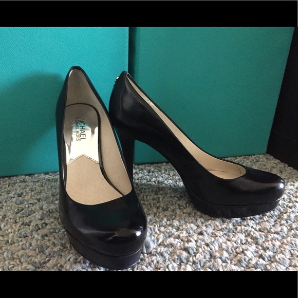 MICHAEL Michael Kors Shoes - ✨Michael Kors "Ionna" Platform Pumps🔥
