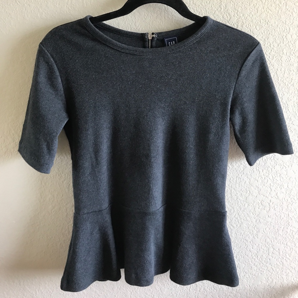 Gap peplum top in charcoal