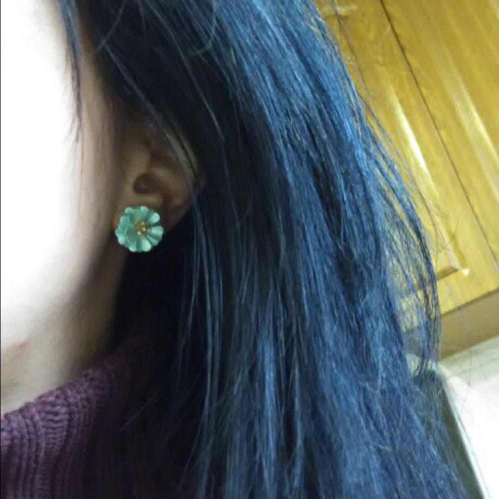 SALE Delicate Flower Studs - Pink - Picture 7 of 7