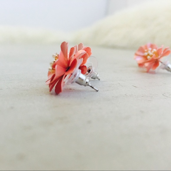 SALE Delicate Flower Studs - Pink - Picture 5 of 7