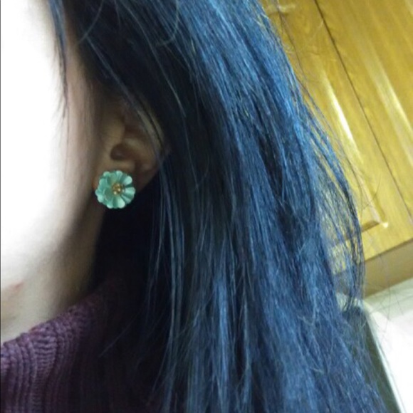 SALE Delicate Flower Studs - Pink - Picture 7 of 7