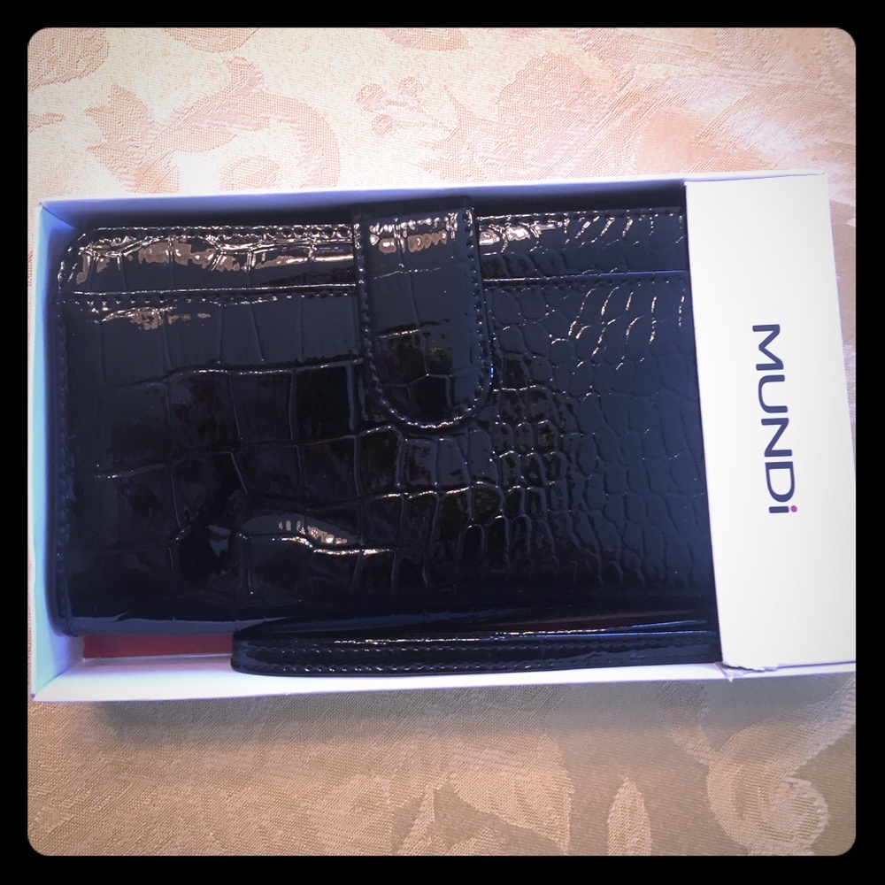 BNWT Black PVC Croc Embossed Wristlet by Mundi