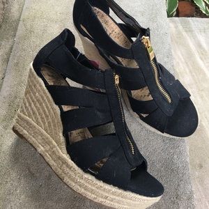 Black Wedges