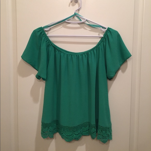 SOLD ‼️Green top size small - Picture 2 of 2